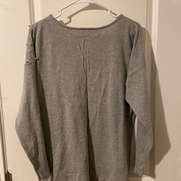 Gray sweater - Picture 2 of 2